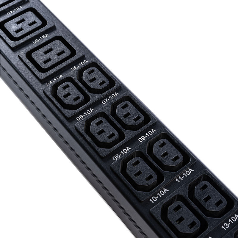 TCP/IP Rack Inteligente PDU 26 Tomadas IEC C13 /C19 1.5U Disjuntor Magnético Líquido Vertical