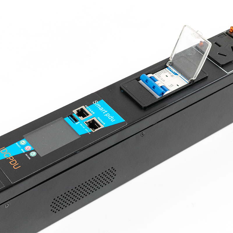 Disjuntor de ar com 16 saídas, sensor TCP/IP vertical eco Smart Rack Pdu