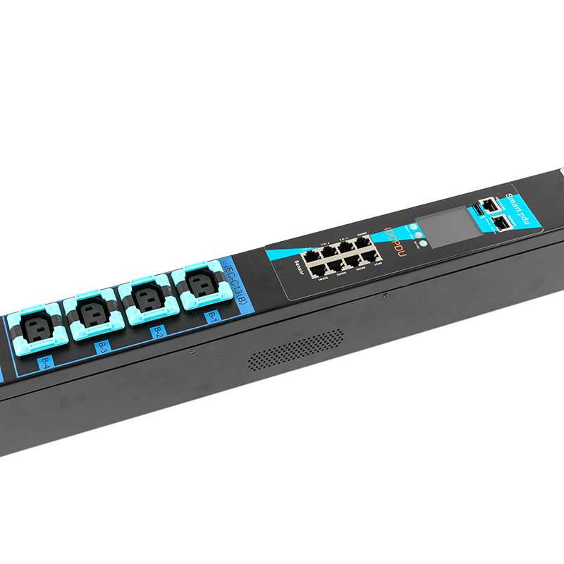 Disjuntor de sensor TCP/IP vertical de 16 saídas C13 C19 US eco Smart Rack Pdu