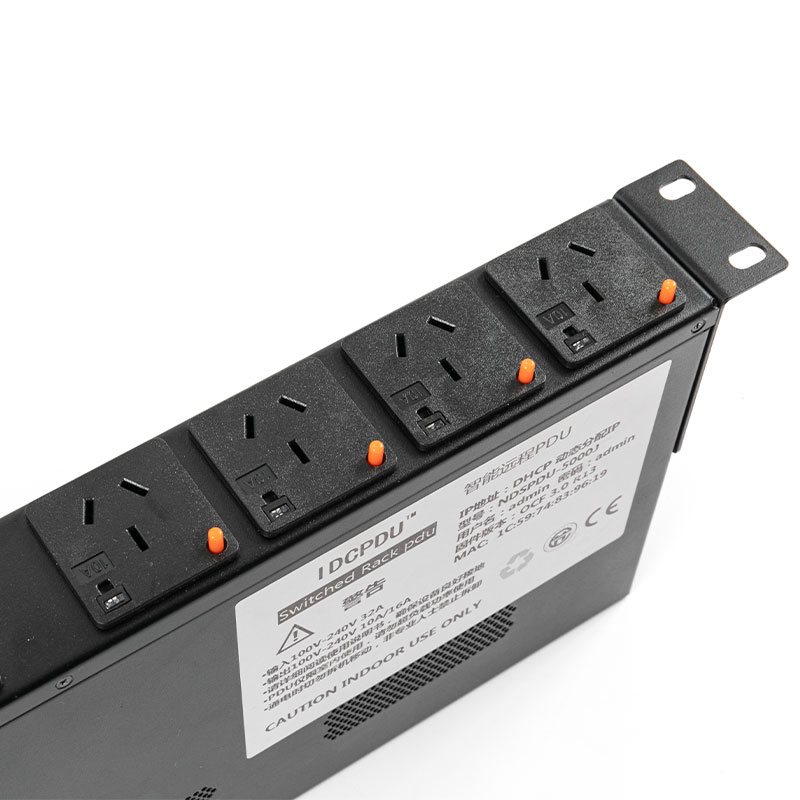 Disjuntor de sensor TCP/IP horizontal de 8 saídas eco Smart Rack Pdu 1U