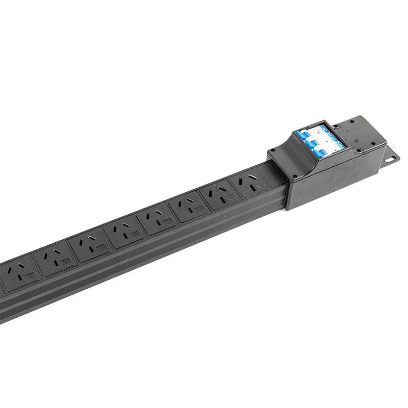 Pdu de rack comutado trifásico vertical com disjuntor 3P de 24 saídas