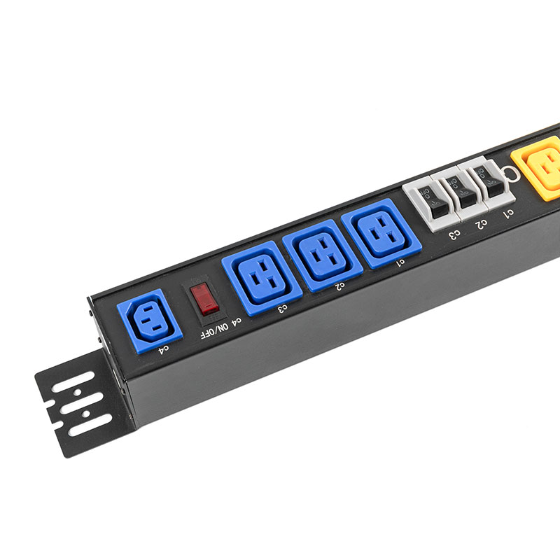 Rack comutado de proteção contra sobrecarga do disjuntor vertical C13 C19 trifásico de 10 saídas Pdu