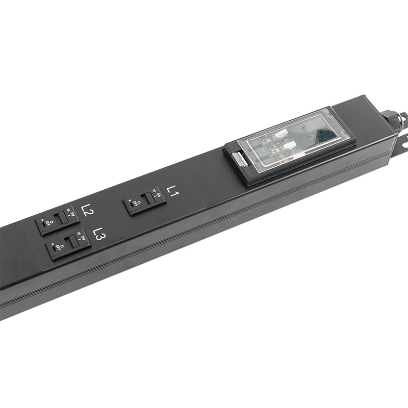 Pdu de rack comutado com disjuntor vertical C19 trifásico de 18 saídas